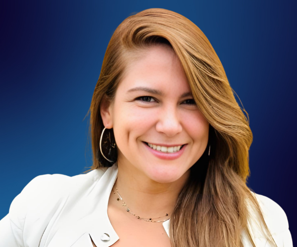 Linda De La Torre — Conferencista de Bienestar Laboral